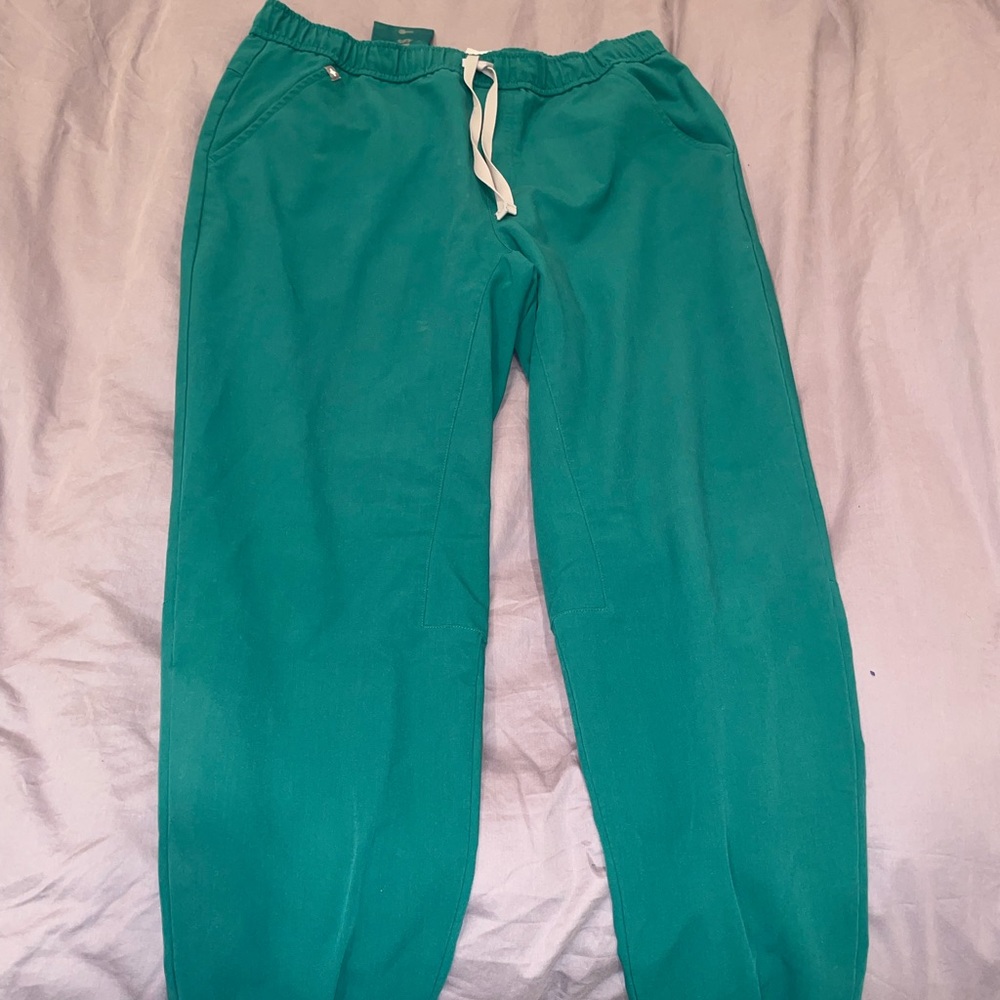 Men’s Figs jogger scrub pants- green, size L